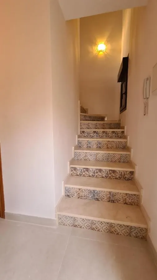 Villa Close To The Beach. 米哈斯